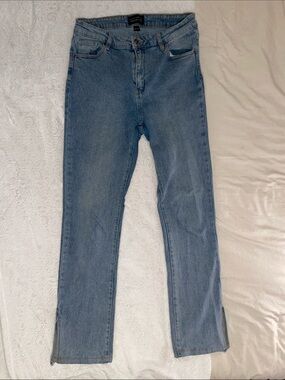 Light Wash Women’s Jeans with Ankle Slit